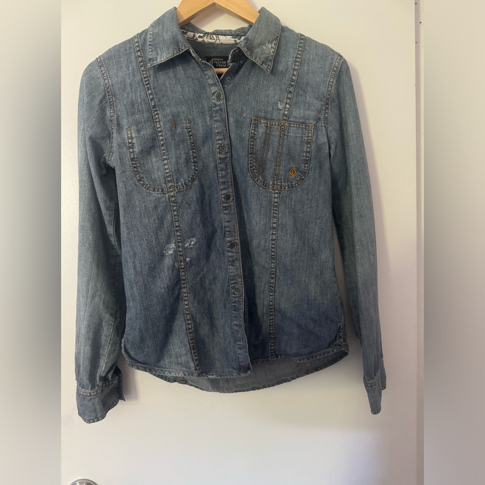 Women’s Volcom distressed denim button down
